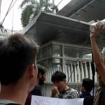 Aksi pencari suaka geruduk Kantor UNHCR. Mereka meminta kejelasan kepada UNHCR terkait kepengurusan administrasi agar dapat menetap di negara pihak ketiga. AKTUAL/Munzir