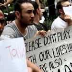 Aksi pencari suaka geruduk Kantor UNHCR. Mereka meminta kejelasan kepada UNHCR terkait kepengurusan administrasi agar dapat menetap di negara pihak ketiga. AKTUAL/Munzir