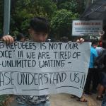 Aksi pencari suaka geruduk Kantor UNHCR. Mereka meminta kejelasan kepada UNHCR terkait kepengurusan administrasi agar dapat menetap di negara pihak ketiga. AKTUAL/Munzir