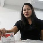 Ratusan warga binaan Rumah Tahanan (Rutan) Pondok Bambu ikut melakukan penyoblosan di TPS 95 di Rutan Pondok Bambu, Jakarta Timur, Rabu (15/2/2017). Sebanyak 157 warga binaan Rumah Tahanan (Rutan) wanita Pondok Bambu masuk daftar pemilih tetap (DPT) dan terdapat 161 surat suara yang tersedia. AKTUAL/Munzir