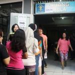 Ratusan warga binaan Rumah Tahanan (Rutan) Pondok Bambu ikut melakukan penyoblosan di TPS 95 di Rutan Pondok Bambu, Jakarta Timur, Rabu (15/2/2017). Sebanyak 157 warga binaan Rumah Tahanan (Rutan) wanita Pondok Bambu masuk daftar pemilih tetap (DPT) dan terdapat 161 surat suara yang tersedia. AKTUAL/Munzir