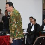 Pemimpin Front Pembela Islam (FPI) Rizieq Shihab saat mengikuti di Gedung Kementerian Pertanian, Jakarta Selatan, Selasa (28/2). Sidang ke-12 perkara penodaan agama dengan terdakwa Gubernur DKI Jakarta Basuki Tjahaja Purnama (Ahok) menghadirkan dua orang saksi ahli dari Jaksa Penuntut Umum, Pemimpin Front Pembela Islam (FPI) Rizieq Shihab dan ahli hukum pidana dari Majelis Ulama Indonesia (MUI) Abdul Choir Ramadhan. Media Indonesia-Pool/MI/RAMDANI