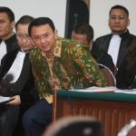 Pemimpin Front Pembela Islam (FPI) Rizieq Shihab saat mengikuti di Gedung Kementerian Pertanian, Jakarta Selatan, Selasa (28/2). Sidang ke-12 perkara penodaan agama dengan terdakwa Gubernur DKI Jakarta Basuki Tjahaja Purnama (Ahok) menghadirkan dua orang saksi ahli dari Jaksa Penuntut Umum, Pemimpin Front Pembela Islam (FPI) Rizieq Shihab dan ahli hukum pidana dari Majelis Ulama Indonesia (MUI) Abdul Choir Ramadhan. Media Indonesia-Pool/MI/RAMDANI