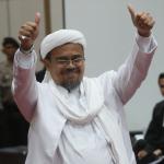 Pemimpin Front Pembela Islam (FPI) Rizieq Shihab saat mengikuti di Gedung Kementerian Pertanian, Jakarta Selatan, Selasa (28/2). Sidang ke-12 perkara penodaan agama dengan terdakwa Gubernur DKI Jakarta Basuki Tjahaja Purnama (Ahok) menghadirkan dua orang saksi ahli dari Jaksa Penuntut Umum, Pemimpin Front Pembela Islam (FPI) Rizieq Shihab dan ahli hukum pidana dari Majelis Ulama Indonesia (MUI) Abdul Choir Ramadhan. Media Indonesia-Pool/MI/RAMDANI