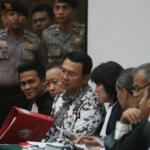 Terdakwa kasus dugaan penistaan Agama Basuki Tjahaja Purnama atau Ahok memasuki ruang sidang di Auditorium Kementerian Pertanian, Jakarta, Senin (13/2). Dalam sidang ke-10 kasus penitasan agama tersebut Jaksa Penuntut Umum rencananya menghadirkan 4 saksi ahli. Media Indonesia-Pool/RAMDANI