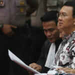 Terdakwa kasus dugaan penistaan Agama Basuki Tjahaja Purnama atau Ahok memasuki ruang sidang di Auditorium Kementerian Pertanian, Jakarta, Senin (13/2). Dalam sidang ke-10 kasus penitasan agama tersebut Jaksa Penuntut Umum rencananya menghadirkan 4 saksi ahli. Media Indonesia-Pool/RAMDANI