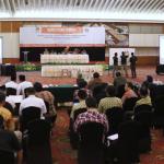 Komisioner KPU DKI Jakarta bersama saksi pasangan calon dan anggota Badan Pengawas Pemilu (Bawaslu) menyaksikan pembukaan kotak suara saat rapat pleno terbuka rekapitulasi hasil perhitungan suara tingkat provinsi pemilihan Gubernur dan dan Wakil Gubernur DKI Jakarta tahun 2017 di Hotel Sahid, Jakarta (26/2/2017). Rekapitulasi di tingkat provinsi ini adalah tahapan terakhir dari rangkaian proses rekapitulasi hasil perhitungan suara Pilgub DKI Jakarta. AKTUAL/Munzir