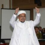 Habib Rizieq Shihab menjadi saksi dalam sidang terdakwa kasus dugaan penistaan agama Gubernur DKI Jakarta, Basuki Tjahaja Purnama saat menjalani sidang yang digelar oleh Pengadilan Negeri Jakarta Utara di Auditorium Kementerian Pertanian, Jakarta, Selasa (28/2). Dalam sidang tersebut, Jaksa Penuntut Umum menghadirkan dua orang saksi ahli yaitu Habib Rizieq Shihab dan Ahli Hukum Pidana Abdul Chair Ramadhan untuk memberikan keterangan terkait dugaan kasus penistaan agama. Republika-Pool/Raisan Al Farisi