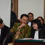 Terdakwa kasus dugaan penistaan agama Gubernur DKI Jakarta, Basuki Tjahaja Purnama menjalani sidang yang digelar oleh Pengadilan Negeri Jakarta Utara di Auditorium Kementerian Pertanian, Jakarta, Selasa (28/2). Dalam sidang tersebut, Jaksa Penuntut Umum menghadirkan dua orang saksi ahli yaitu Habib Rizieq Shihab dan Ahli Hukum Pidana Abdul Chair Ramadhan untuk memberikan keterangan terkait dugaan kasus penistaan agama. Republika-Pool/Raisan Al Farisi