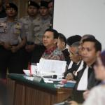 Terdakwa kasus penistaan agama Gubernur DKI Jakarta non aktif Basuki Tjahaja Purnama atau Ahok kembali menjalani persidangan ke-9 yang digelar Pengadilan Negeri Jakarta Utara (PN Jakut) di ruang sidang di Auditorium Kementan, Jakarta. Selasa (7/2/17). Persidangan kali ini beragendakan mendengarkan keterangan dua saksi fakta dan satu saksi ahli dari MUI. Foto/sindonews.com-Pool/Isra Triansyah