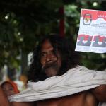 Sosialisasi serta simulasi pemungutan dan penghitungan suara pilkada itu untuk mengajak masyarakat menggunakan hak suara pada pilkada serentak di 101 daerah termasuk DKI Jakarta pada 15 Februari mendatang. AKTUAL/Munzir