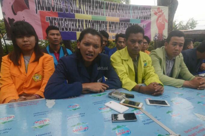 Sejumlah mahasiswa dari berbagai Universitas di Jakarta menggelar jumpa persnya di Jakarta, Kamis (2/2/2017). Dalam jumpa persnya para mahasiswa akan menyelenggarakan Jambore Nasional Mahasiswa pada tanggal 4-6 Februari dan Jambore ini juga acara silaturahmi 3.000 aktivis Mahasiswa dari ratusan kampus di seluruh Indonesia yang juga menjadi media konsolidasi untuk menyamakan sikap menyikapi kondisi Bangsa dan Negara hari ini. AKTUAL/Munzir