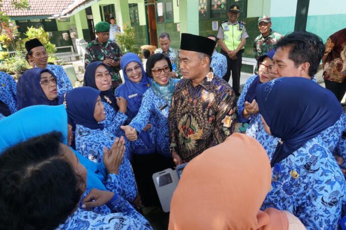 Mendikbud Muhadjir Effendi ke sekolah yang pernah dipimpin ayahnya (Dok Aktual)