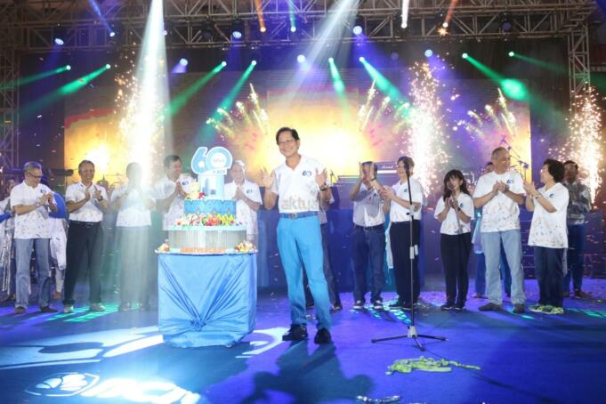 PresidPresiden Direktur BCA Jahja Setiaatmadja saat Penutupan Porseni BCA, di Jakarta. Minggu (26/2/2017). Porseni yang merupakan rangkaian kegiatan HUT ke-60 BCA ini telah berlangsung dari 24 Februari hingga 26 Februari 2017 diadakan untuk mengapresiasi seluruh keluarga besar BCA atas kerja keras dan dedikasi dalam menghantarkan BCA menjadi salah satu bank swasta nasional terbesar di Indonesia. AKTUAL/Eko S Hilman