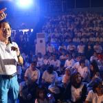 Presiden Direktur BCA Jahja Setiaatmadja saat Penutupan Porseni BCA, di Jakarta. Minggu (26/2/2017). Porseni yang merupakan rangkaian kegiatan HUT ke-60 BCA ini telah berlangsung dari 24 Februari hingga 26 Februari 2017 diadakan untuk mengapresiasi seluruh keluarga besar BCA atas kerja keras dan dedikasi dalam menghantarkan BCA menjadi salah satu bank swasta nasional terbesar di Indonesia. AKTUAL/Eko S Hilman