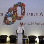 Presiden Direktur PT Astra International Tbk Prijono Sugiarto saat memberikan sambutan pada acara Media Gathering HUT ke-60 Astra di Jakarta,Jumat (24/2).PT Astra International Tbk terus berupaya berkontribusi positif terhadap kemajuan bangsa di berbagai bidang, seiring dengan cita-cita perusahaan untuk sejahtera bersama bangsa. Selama 60 tahun kehadirannya di tengah-tengah masyarakat Indonesia, Astra telah menjadi bagian dari dinamika kehidupan sosial ekonomi masyarakat Indonesia.Komitmen tersebut ditegaskan kembali dalam peringatan HUT ke-60 Astra dengan tema “Berbagi Inspirasi Membangun Bangsa.” Selama 6 dekade, Astra tumbuh dan berkembang bersama bangsa sebagai wujud nyata dari filosofi Astra untuk terus memberikan manfaat bagi banyak orang. Nilai ini yang membuat usaha Astra berkelanjutan, bahkan berkembang cukup signifikan hingga sekarang. AKTUAL/Eko S Hilman