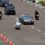 Iring-iringan kendaraan Raja Arab Saudi Salman bin Abdulaziz al-Saud di Kompleks Parlemen, Senayan, Kamis (2/3). Raja Arab Saudi, Salman Bin Abdulaziz al Saud menyampaikan pidato sekitar 10 menit di depan para wakil rakyat dan sejumlah tokoh dan undangan yang hadir. AKTUAL/Tino Oktaviano