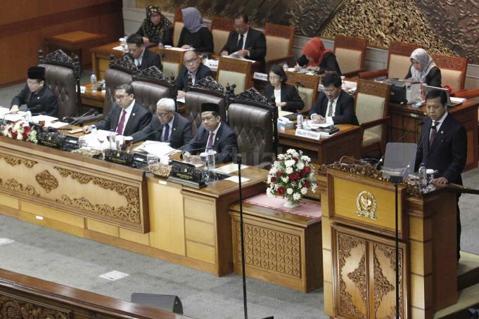 Ketua DPR Setya Novanto ketika menyampaikan Pidato Pembukaan Masa Persidangan IV tahun Sidang 2016-2017 di Kompleks Parlemen, Senayan, Jakarta, Rabu (15/3). DPR berkomitmen mempercepat proses pembahasan RUU yang menjadi prioritas tahun 2017 diantaranya 10 RUU, yaitu RUU tentang Penyelenggaraan Pemilu, RUU (MD 3), RUU tentang KUHP dan RUU tentang Pemberantaran Terorisme. AKTUAL/Tino Oktaviano