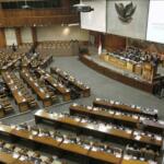 Sejumlah anggota DPR Pembukaan Masa Persidangan IV tahun Sidang 2016-2017 di Kompleks Parlemen, Senayan, Jakarta, Rabu (15/3). DPR berkomitmen mempercepat proses pembahasan RUU yang menjadi prioritas tahun 2017 diantaranya 10 RUU, yaitu RUU tentang Penyelenggaraan Pemilu, RUU (MD 3), RUU tentang KUHP dan RUU tentang Pemberantaran Terorisme. AKTUAL/Tino Oktaviano