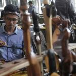 Suasana pameran keris di Kompleks Parlemen, Senayan, Jakarta, Rabu (15/3/2017). DPR bersama komunitas dari Bali dan Lombok gelar pameran keris hingga 17 Maret 2017 mendatang. AKTUAL/Tino Oktaviano