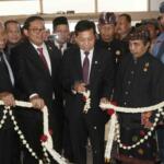 Ketua DPR Setya Novanto membuka pameran keris di Kompleks Parlemen, Senayan, Jakarta, Rabu (15/3/2017). DPR bersama komunitas dari Bali dan Lombok gelar pameran keris hingga 17 Maret 2017 mendatang. AKTUAL/Tino Oktaviano