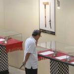 Suasana pameran keris di Kompleks Parlemen, Senayan, Jakarta, Rabu (15/3/2017). DPR bersama komunitas dari Bali dan Lombok gelar pameran keris hingga 17 Maret 2017 mendatang. AKTUAL/Tino Oktaviano