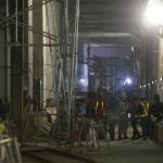 Pekerja menyelesaikan proyek pembangunan Mass Rapid Transit (MRT) fase 1 Lebak Bulus-Bundaran HI di Kawasan Jalan Thamrin, Jakarta Pusat, Senin (20/3). Pengerjaan MRT fase 1 baik bawah maupun atas sesuai target dan tidak ada kendala. Penyelesaian proyek MRT ini bertujuan untuk mengatasi kemacetan di Ibukota. AKTUAL/Tino Oktaviano