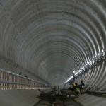 Pekerja menyelesaikan proyek pembangunan Mass Rapid Transit (MRT) fase 1 Lebak Bulus-Bundaran HI di Kawasan Jalan Thamrin, Jakarta Pusat, Senin (20/3). Pengerjaan MRT fase 1 baik bawah maupun atas sesuai target dan tidak ada kendala. Penyelesaian proyek MRT ini bertujuan untuk mengatasi kemacetan di Ibukota. AKTUAL/Tino Oktaviano