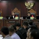 Suasana sidang panel II Sidang Sengketa Pilkada 2017 di gedung Mahkamah Konstitusi, Jakarta, Selasa (21/3). Sidang gugatan hasil Pilgub Banten 2017 ini dengan agenda jawaban termohon dalam hal ini KPU Provinsi Banten, keterangan pihak terkait, dan pengesahan bukti. AKTUAL/Tino Oktaviano