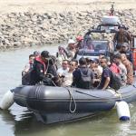 Ketua Komisi IV DPR RI Edhy Prabowo didampingi Wakil Ketua Komisi IV Herman Kheron dan Anggota lainnya meninjau pulau reklamasi di Teluk Jakarta, Jumat (24/3). Peninjauan ini sebagai bentuk kerja Komisi IV DPR RI yang telah membentuk panita kerja (Panja) reklamasi teluk Jakarta, untuk mengawasi agar tidak ada peraturan yang dilanggar dalam proyek tersebut juga bencana sosial dan lingkungan. AKTUAL/Tino Oktaviano