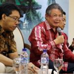 Anggota DPD RI asal Yogyakarta Afnan Hadikusumo bersama Anggota Badan Anggaran DPR Hendrawan Supratikno serta Pengamat Hukum Tata Negara Refly Harun menjadi narasumber Dialog Kenegaraan kerjasama antara Biro Humas DPD dengan Koordinatoriat Wartawan Parlemen yang berlangsung di Media Center, Komplek Parlemen, Senayan Jakarta, Rabu (1/3). Tema dialog "Mengapa Revisi UU MD3 Terbatas ?" ini menyoal proses revisi yang dirasakan dipaksakan. AKTUAL/Tino Oktaviano