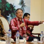 Anggota DPD RI asal Yogyakarta Afnan Hadikusumo bersama Anggota Badan Anggaran DPR Hendrawan Supratikno serta Pengamat Hukum Tata Negara Refly Harun menjadi narasumber Dialog Kenegaraan kerjasama antara Biro Humas DPD dengan Koordinatoriat Wartawan Parlemen yang berlangsung di Media Center, Komplek Parlemen, Senayan Jakarta, Rabu (1/3). Tema dialog "Mengapa Revisi UU MD3 Terbatas ?" ini menyoal proses revisi yang dirasakan dipaksakan. AKTUAL/Tino Oktaviano