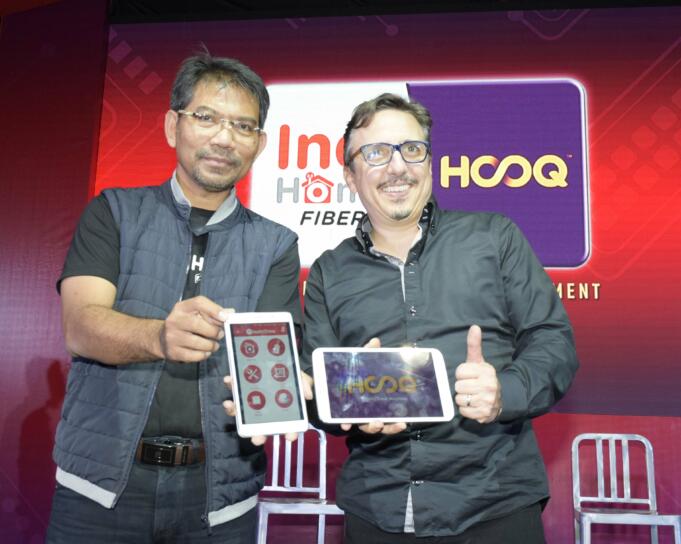 (Kiri ke kanan) Executive General Manager Divisi TV Video Telkom Aris Hartoni, CEO HOOQ Peter Bithos, Vice President Marketing Management Telkom Jemy Confido dan Country Head HOOQ Indonesia Guntur Siboro saat peluncuran IndiHome HOOQ di Jakarta,