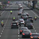 Rombongan Raja Salman bin Abdulaziz Al Saud melintas di ruas Jalan Tol Jagorawi, Jakarta, Rabu (1/3/2017). Raja Salman beserta rombongan tiba di Indonesia melalui bandara Halim Perdanakusuma dan langsung bertolak ke Istana Bogor, Jawa Barat. AKTUAL/Munzir