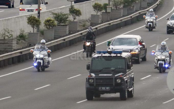 Rombongan Raja Salman bin Abdulaziz Al Saud melintas di ruas Jalan Tol Jagorawi, Jakarta, Rabu (1/3/2017). Raja Salman beserta rombongan tiba di Indonesia melalui bandara Halim Perdanakusuma dan langsung bertolak ke Istana Bogor, Jawa Barat. AKTUAL/Munzir