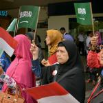 Sejumlah massa yang tergabung dalam Gerakan Muslimah Memilih Pemimpin (GMMP) menggelar aksi simpatik untuk menyambut kedatangan Raja Arab Saudi, Salman bin Abdulaziz Al-Saud di Bandara Halim Perdana Kusuma, Jakarta Timur, Rabu (1/3/2017). Diperkirakan Raja Salman dan rombongan tiba di Indonesia pada pukul 12.45 WIB untuk melakukan kerja sama bilateral dengan pemerintah Indonesia. AKTUAL/Munzir