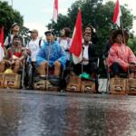 Dalam aksi tersebut mereka meminta kepada Presiden Joko Widodo untuk menghentikan izin lingkungan Pembangunan dan Pertambangan Pabrik PT Semen Indonesia yang diterbitkan kembali oleh Gubernur Jawa Tengah Ganjar Pranowo pada 23 Februari 2017. AKTUAL/Munzir