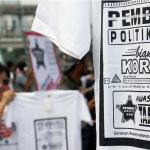 Sosialisasi tolak politik uang lewat kaos di Jakarta, Minggu (26/03/2017). Gerakan Relawan Independen mengajak seluruh warga DKI Jakarta untuk menolak berbagai bentuk politik uang menjelang putaran kedua Pilkada DKI Jakarta 2017. AKTUAL/Munzir