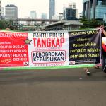 Sosialisasi tolak politik uang lewat kaos di Jakarta, Minggu (26/03/2017). Gerakan Relawan Independen mengajak seluruh warga DKI Jakarta untuk menolak berbagai bentuk politik uang menjelang putaran kedua Pilkada DKI Jakarta 2017. AKTUAL/Munzir