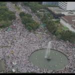 Ratusan ribu umat Islam melakukan aksi di kawasan patung Arjuna, Jakarta, Jumat (31/3/2017). Dalam aksinya massa tertahan tidak bisa menuju depan Istana Merdeka. Massa pun melakukan orasi dikawasan patung Arjuna dan sekitarnya. AKTUAL/Munzir