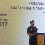 Presiden Direktur Maybank Indonesia Taswin Zakaria (tengah) memberikan sambutan saat meluncurkan secara resmi Maybank Bali Marathon di Jakarta, Kamis (16/3). Lebih dari 8.000 pelari dari berbagai negara akan mengikuti Maybank Bali Marathon (MBM) 2017. Acara yang sudah diakui internasional ini bakal mengambil start dan finish pada 27 Agustus 2017 di Bali. AKTUAL/HO
