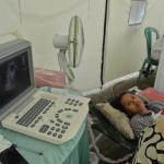 Suasana pemeriksaan di kamar Obgyn USG, salah satu layanan spesialis kandungan di acara Baksos Akbar OK CARE Anies Sandi yang digelar di 100 titik se-DKI Jakarta, di Rusun Marunda RW 010, Jakarta Utara, Minggu (9/4/2017). Program ini kerjasama antara Jakarta Fly (Jakarta Forum Lembaga dan Yayasan) dan Komunitas Medis Peduli (KMP). AKTUAL/HO