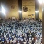 Ratusan umat Islam dan peserta Tamasya Al Maidah melakukan salat Magrib dan Isya berjamaah sebagai tanda sujud syukur merayakan kemenangan pasangan Anies-Sandi di Masjid Istiqlal, Jakarta, Rabu (19/4) malam. Tasyakkur menyambut Gubernur dan Wakil Gubernur DKI Jakarta baru ini juga dihadiri Imam Besar Front Pembela Islam (FPI), Habib Rizieq Shihab, Ketua Umum Partai Gerindra Prabowo Subianto, Presiden PArtai Keadilan Sejahtera dan tokoh partai pendukung pasangan nomor tiga. AKTUAL/Tri