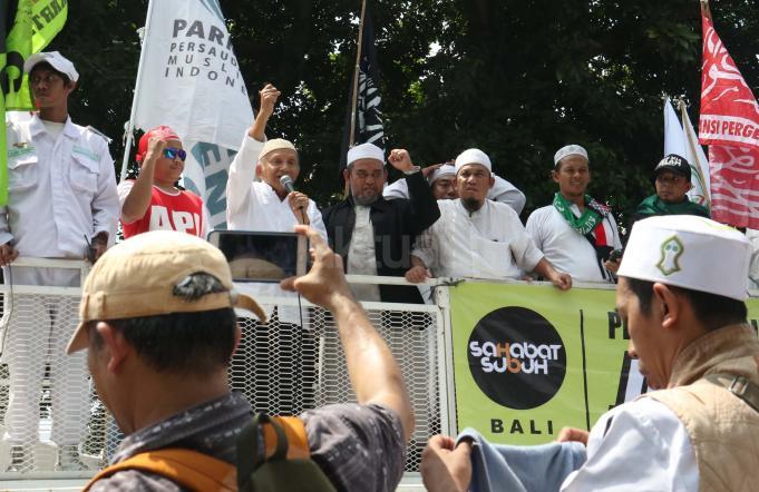 Aksi kawal sidang Ahok ini dalam rangka mengawal sidang tuntutan terdakwa kasus penodaan agama yang dilakukan Gubernur DKI Jakarta, Basuki Tjahaja Purnama atau Ahok. AKTUAL/Munzir