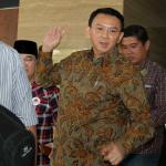 Terdakwa Penodaan Agama Basuki Tjahaja Purnama (Ahok) keluar usai mengikuti sidang di Auditorium Kementan, Jalan RM Harsono, Ragunan, Jaksel, Selasa (11/4). Sidang tersebut ditunda karena jaksa penuntut umum mengaku belum siap dengan surat tuntutan. AKTUAL/Tino Oktaviano