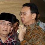 Terdakwa Penodaan Agama Basuki Tjahaja Purnama (Ahok) keluar usai mengikuti sidang di Auditorium Kementan, Jalan RM Harsono, Ragunan, Jaksel, Selasa (11/4). Sidang tersebut ditunda karena jaksa penuntut umum mengaku belum siap dengan surat tuntutan. AKTUAL/Tino Oktaviano