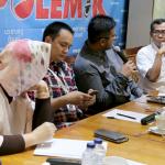 Tim Sukses Pasangan Cagub-cawagub DKI Jakarta Anies-Sandi, Agung Setiarso saat diskusi Pilkada di Cikini, Jakarta Pusat, Sabtu (15/4). Diskusi tersebut bertemakan Pilkada Sehat dan Demokratis. AKTUAL/Tino Oktaviano