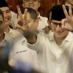 Cawagub no 3 Sandiaga Uno jumpa pers di rumah kediaman, Jalan Kertanegara, Jakarta Selatan, Rabu (16/4). Prabowo mengucapkan selamat kepada Anies Baswedan dan Sandiaga Uno juga seluruh rakyat Jakarta dan partai yang telah mengusung Anies-Sandi di Pilkada DKI Jakarta. AKTUAL/Tino Oktaviano