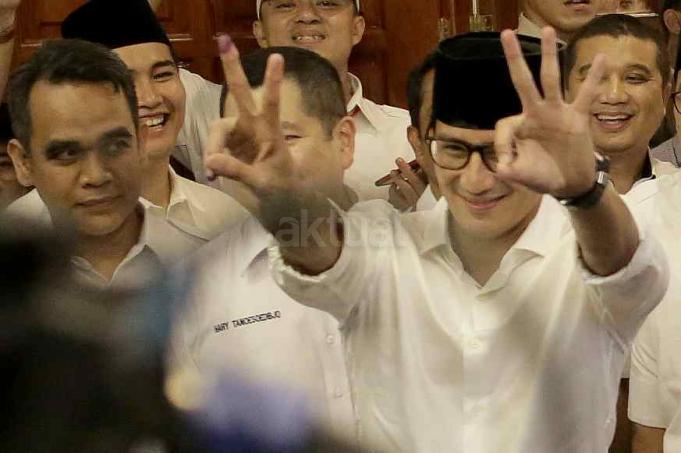 Cawagub no 3 Sandiaga Uno jumpa pers di rumah kediaman, Jalan Kertanegara, Jakarta Selatan, Rabu (16/4). Prabowo mengucapkan selamat kepada Anies Baswedan dan Sandiaga Uno juga seluruh rakyat Jakarta dan partai yang telah mengusung Anies-Sandi di Pilkada DKI Jakarta. AKTUAL/Tino Oktaviano