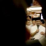 Cagub Anies Baswedan saat menggelar jumpa pers di rumah kediaman, Jalan Kertanegara, Jakarta Selatan, Rabu (16/4). Prabowo mengucapkan selamat kepada Anies Baswedan dan Sandiaga Uno juga seluruh rakyat Jakarta dan partai yang telah mengusung Anies-Sandi di Pilkada DKI Jakarta. AKTUAL/Tino Oktaviano